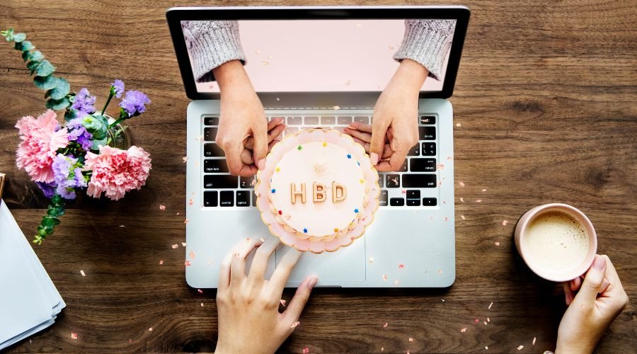 sell digital products and make money online